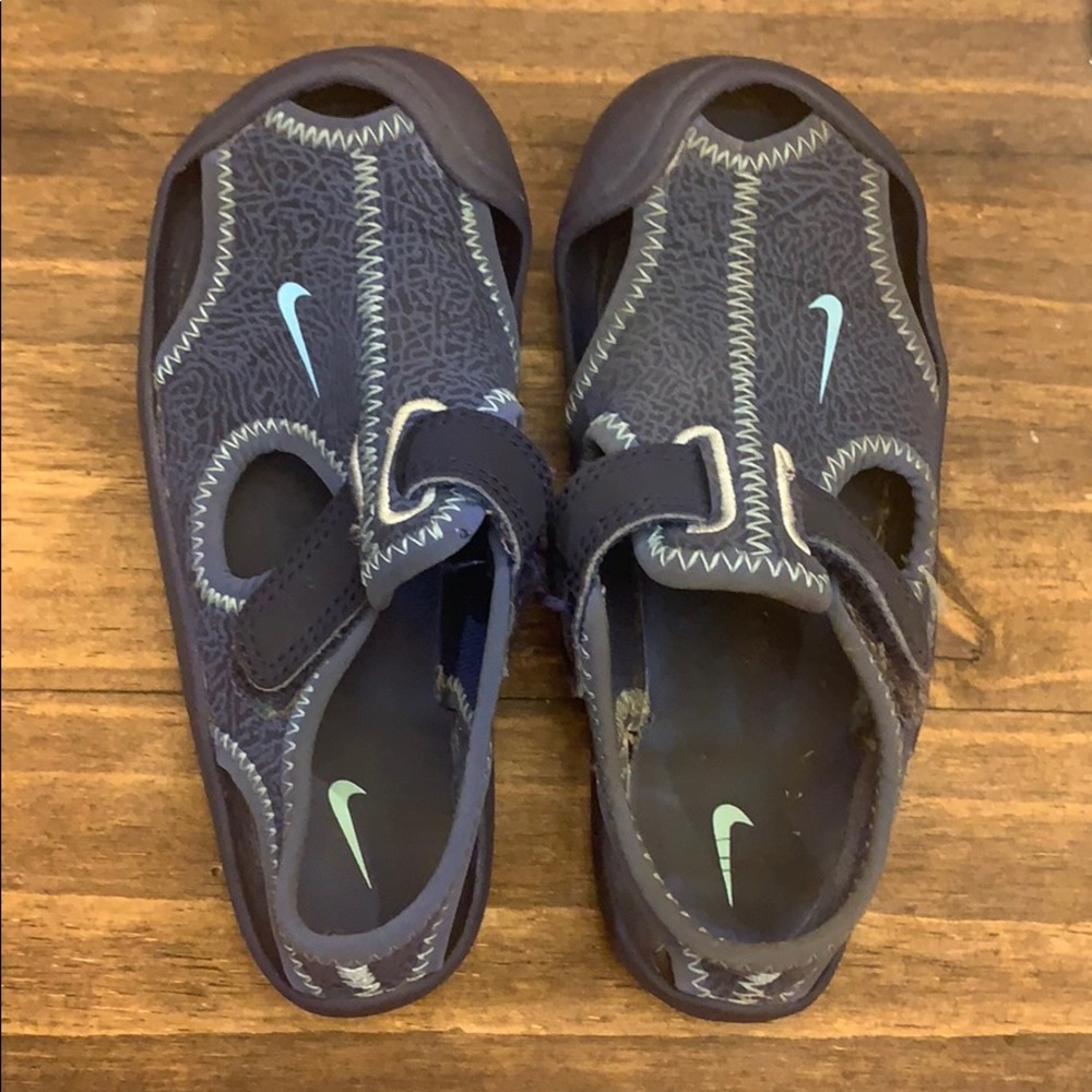 Size 9 toddler Nike Sandals